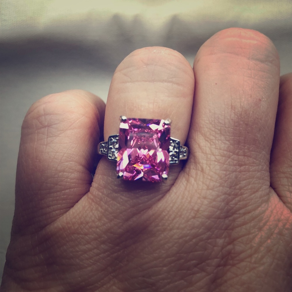 Rose zircon